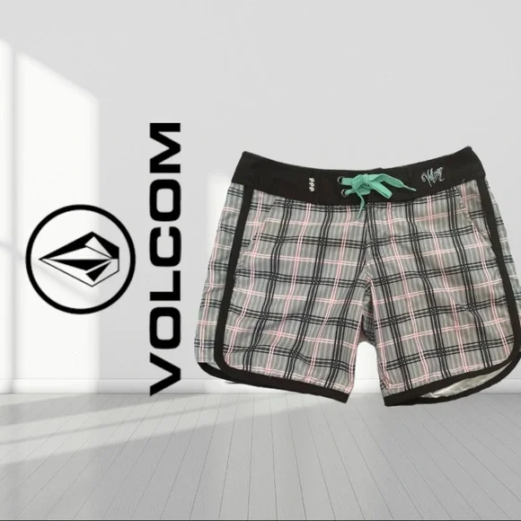 Woman Short Volcom - Picture 1 of 4